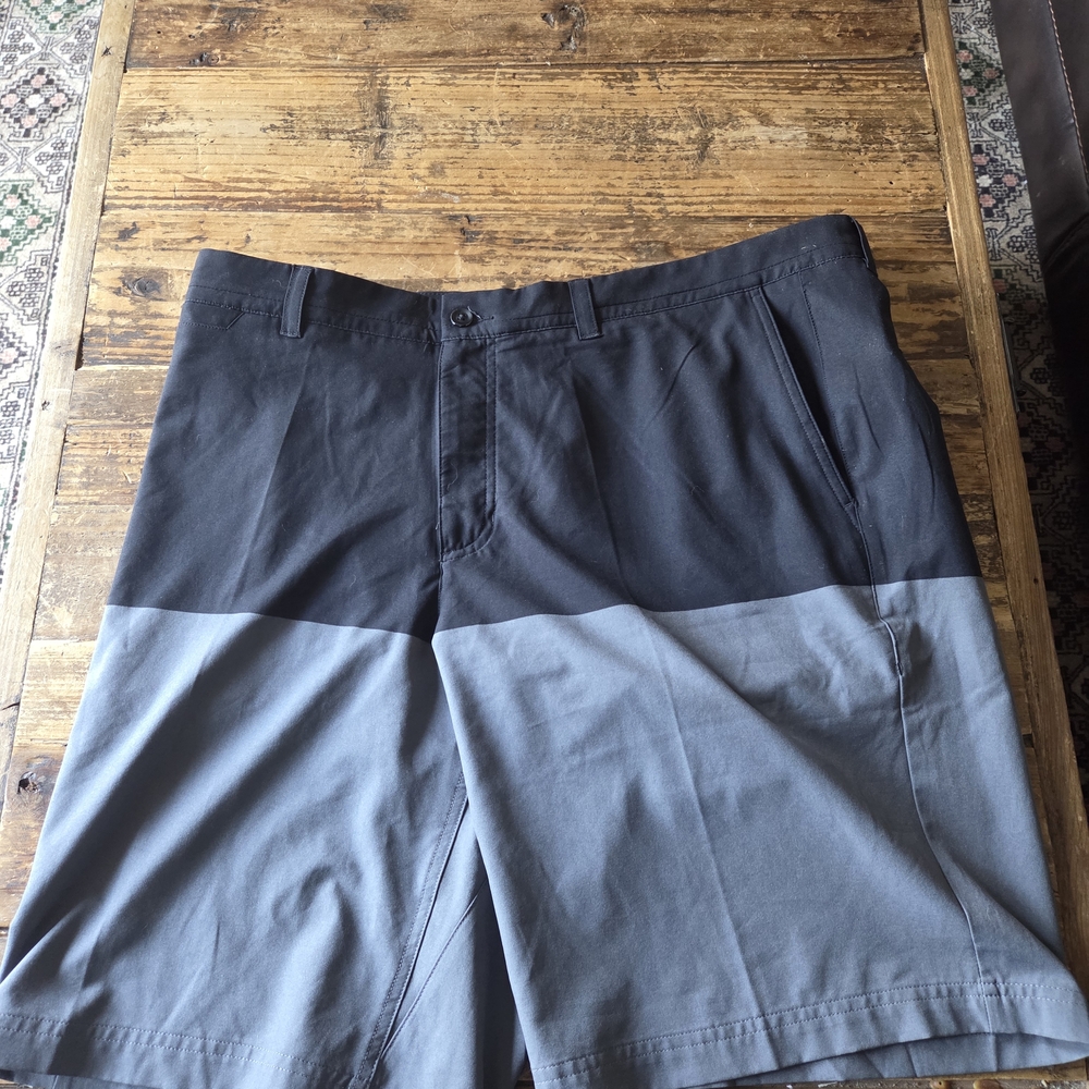 Nike Golf Standard Fit Dri FitMen's Two-Tone Black and Gray Flat Front Shorts 36